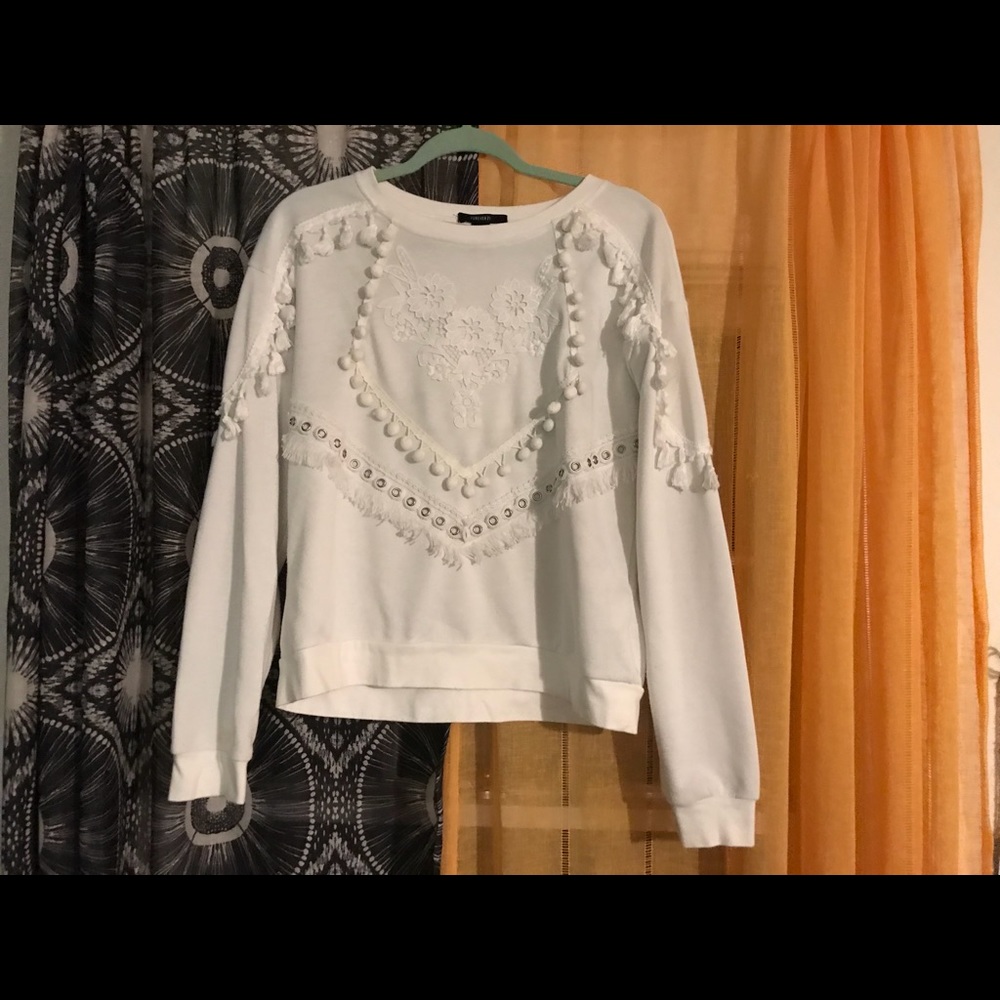 Beautiful white detailed sweater